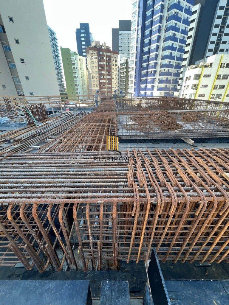 Apartamento para Venda - 92.82m², 2 dormitórios, sendo 2 suites, 1 vaga - Centro