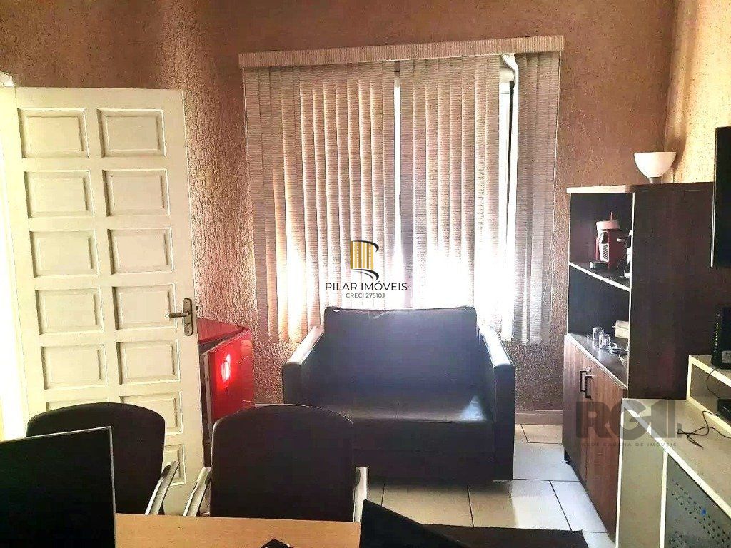 Casa de 3 dormitórios, no bairro Glória