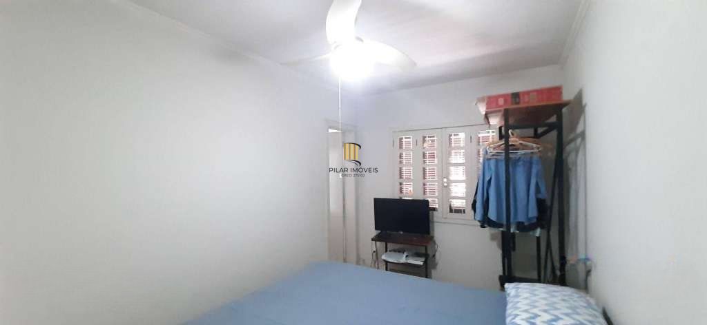 VENDE – AMPLA CASA RESIDENCIAL COM PISCINA E 5 VAGAS