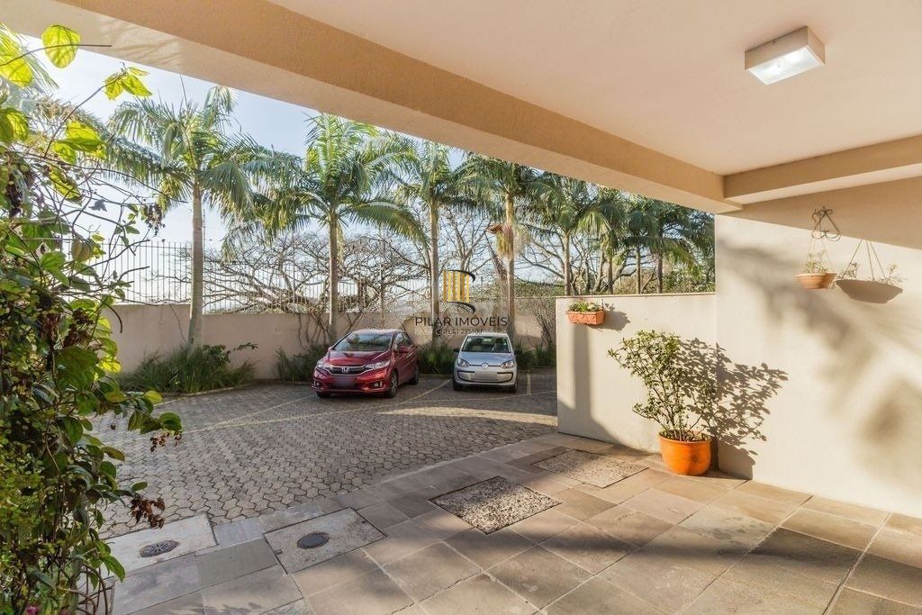 Excelente casa de 466m² com 03 suítes e 4 vagas de garagem.