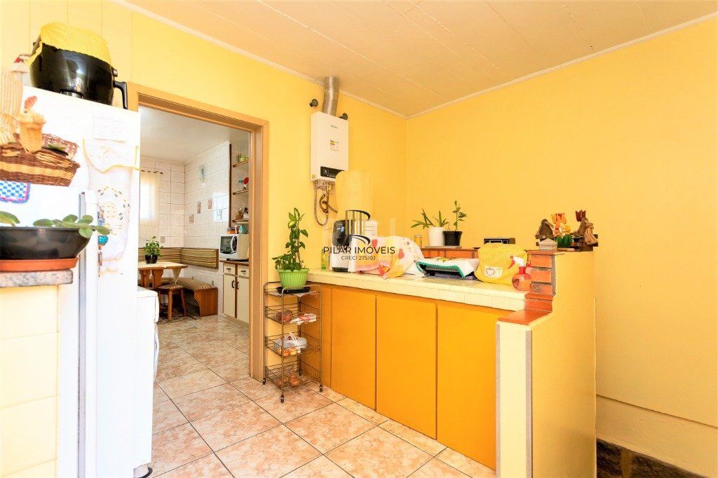 Casa para Venda - 228m², 4 dormitórios, sendo 1 suites, 5 vagas - Teresópolis