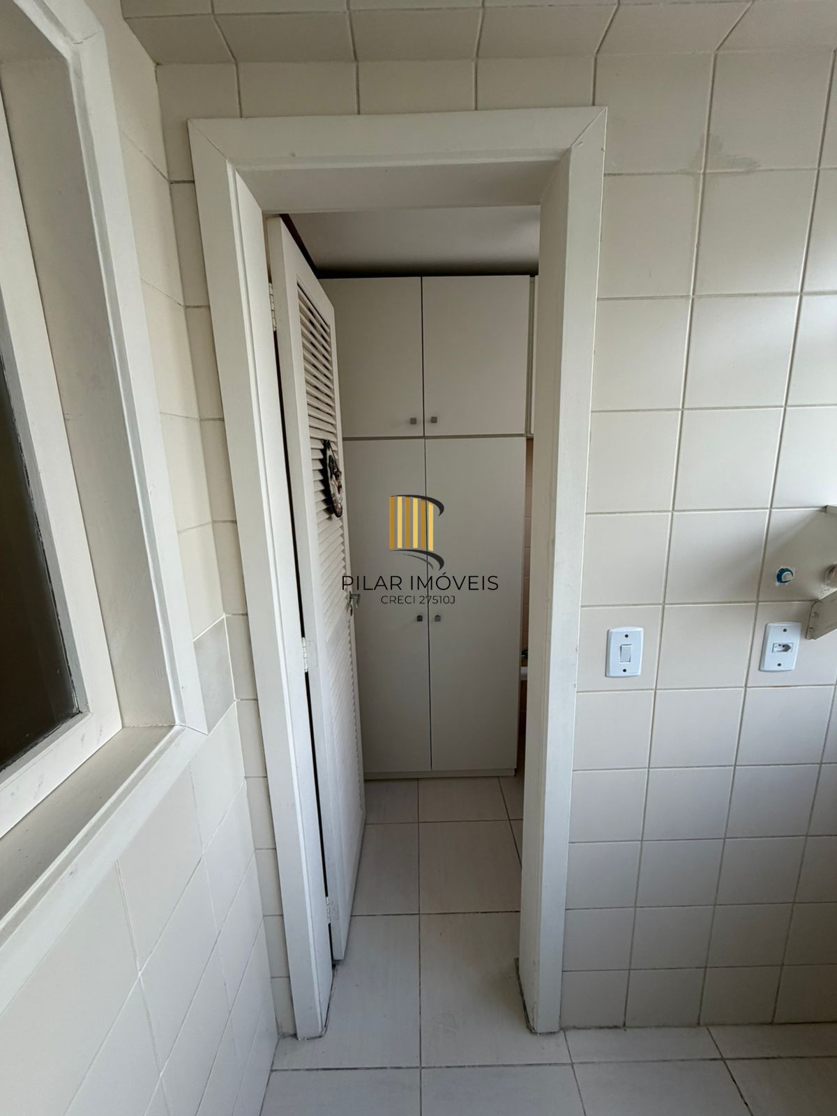 Apartamento 2 dormitórios, 1 vaga coberta no Bairro Teresópolis.