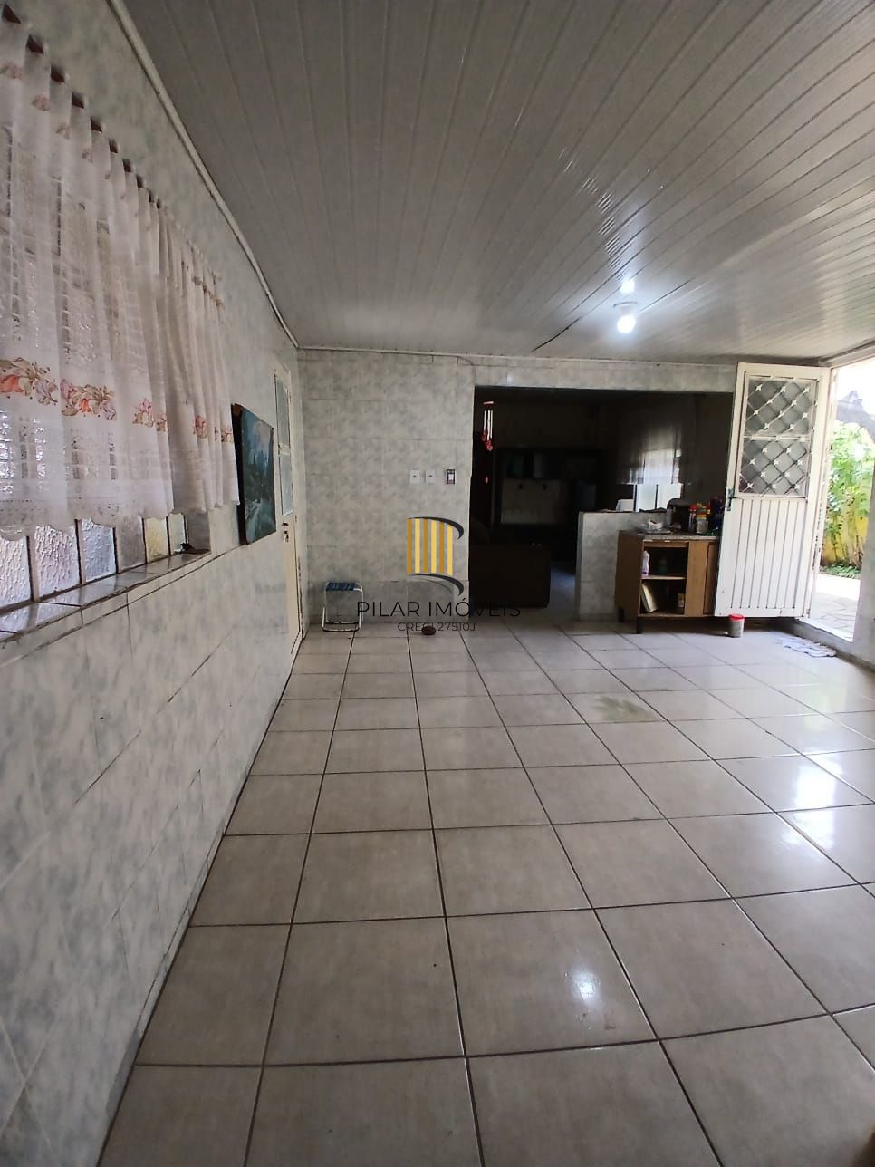 Ampla casa com patio no bairro Rubem Berta .