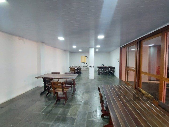 Apartamento com 2 quartos com suite e  1 vaga na Felix da Cunha em Porto Alegre