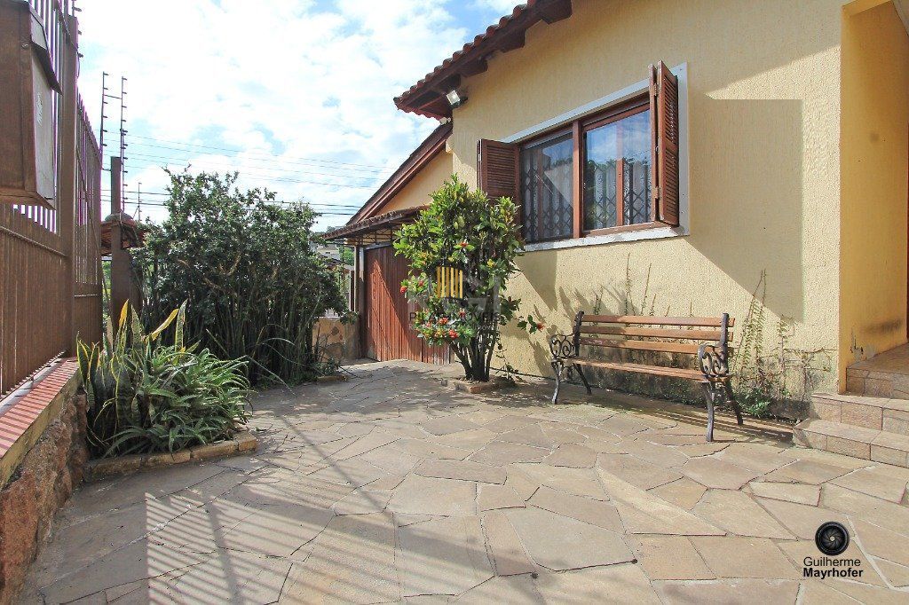 Casa para Venda - 150m², 2 dormitórios, 2 vagas - Nonoai