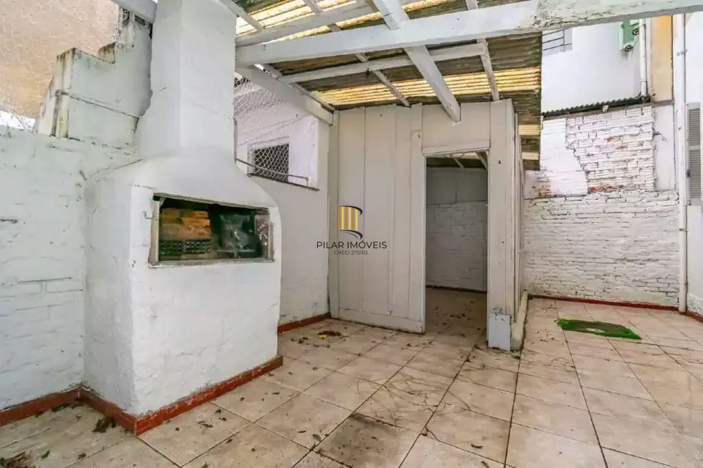 Casa com 2 quartos à venda na Medianeira, Porto Alegre.