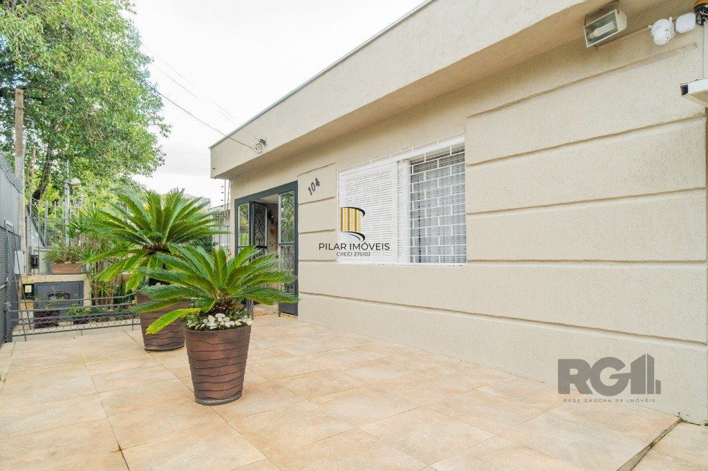 Casa 3 dormitórios no bairro Medianeira