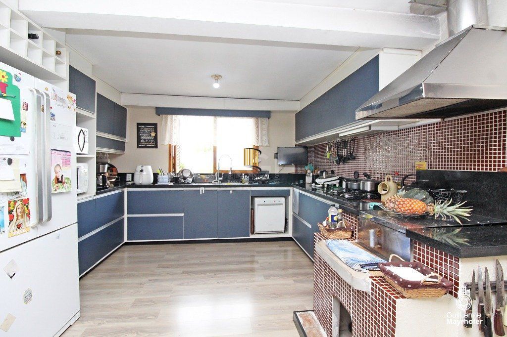 Casa para Venda - 220m², 2 dormitórios, sendo 2 suites, 3 vagas - Teresópolis - Pilar Imóveis