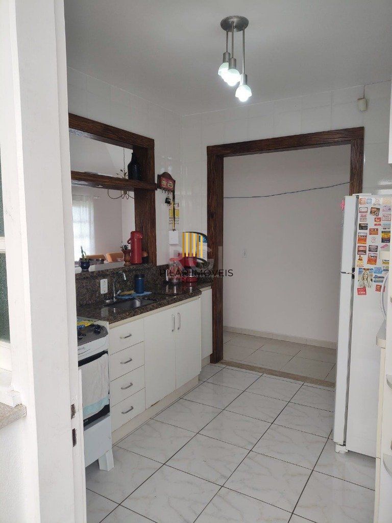 Casa para Venda - 160.78m², 4 dormitórios, sendo 2 suites, 5 vagas - Centro