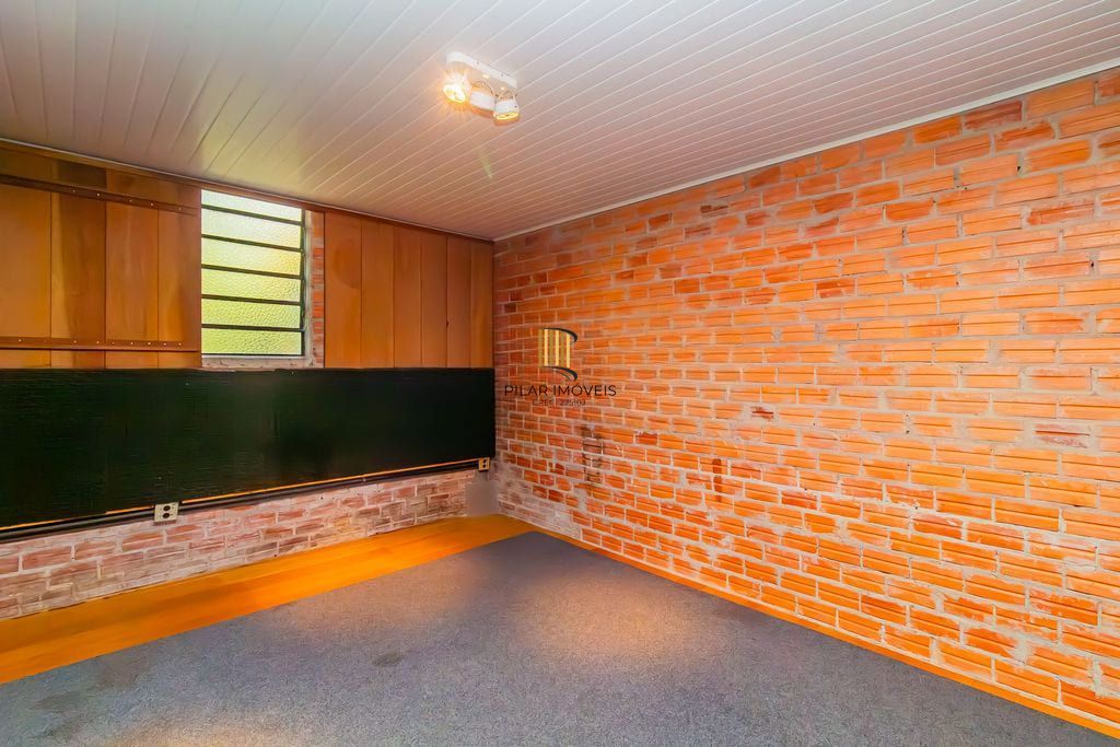 Casa de 3 dormitórios, no Bairro Ponta Grossa - Porto Alegre