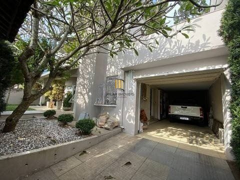 Casa 3 dormitórios a uma quadra da avenida Teresópolis e cinco minutos do Bourbon Shopping Teresópolis