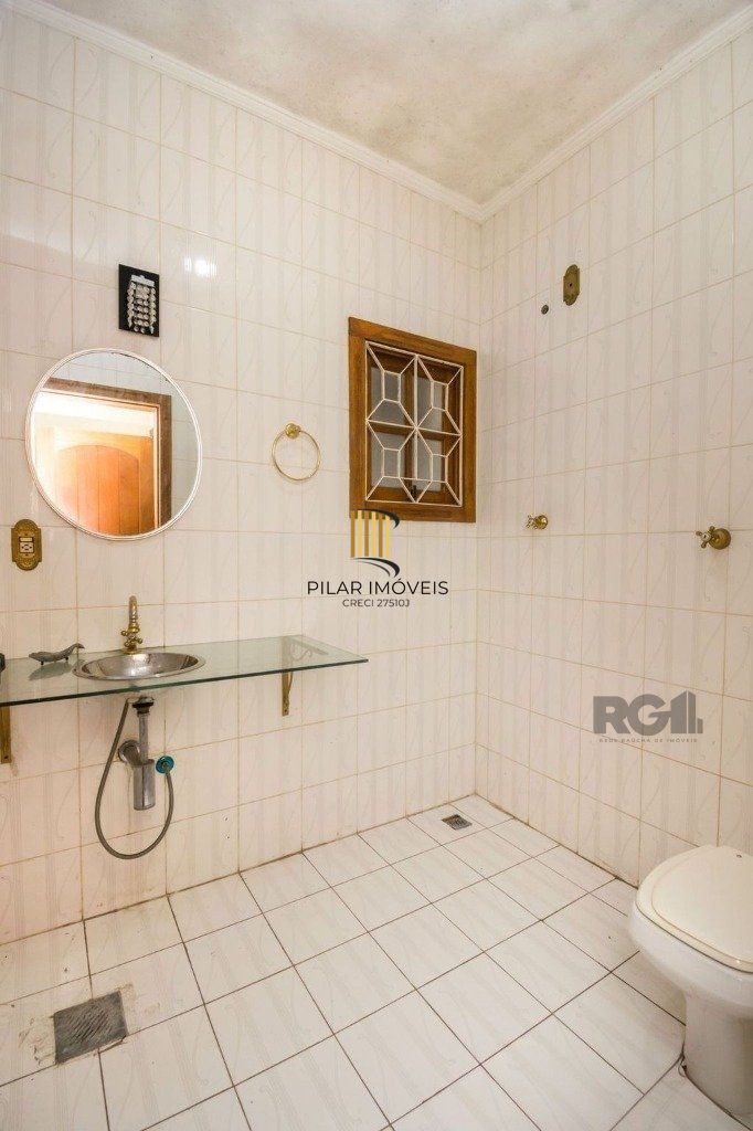 Excelente casa de 354m² com 5 dormitórios e 8 vagas.