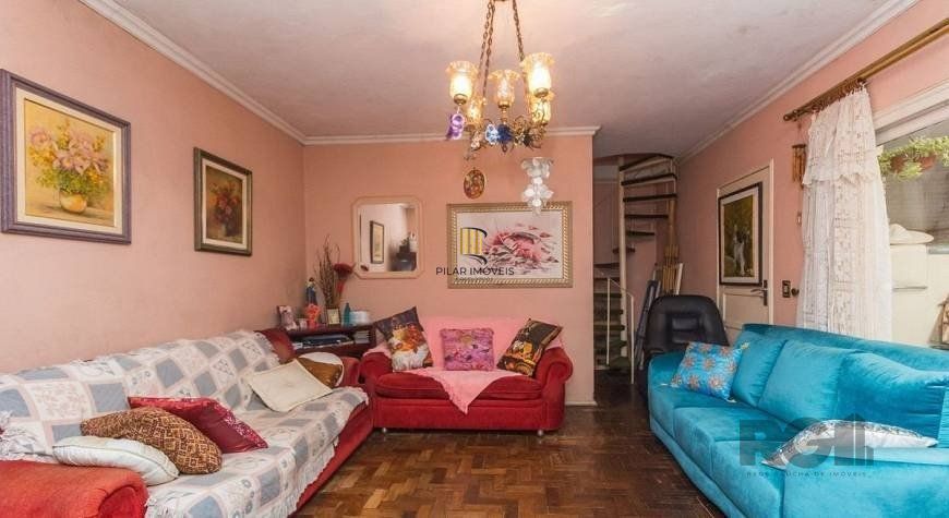 Casa 250m² - 5 dormitórios, 2 suítes e 4 vagas no bairro Santa Maria Goretti