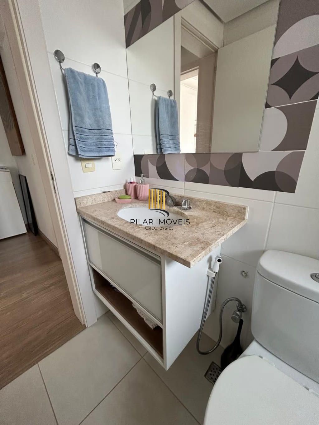 Apartamento de 2 dormitorios à venda em Santana, Porto Alegre.