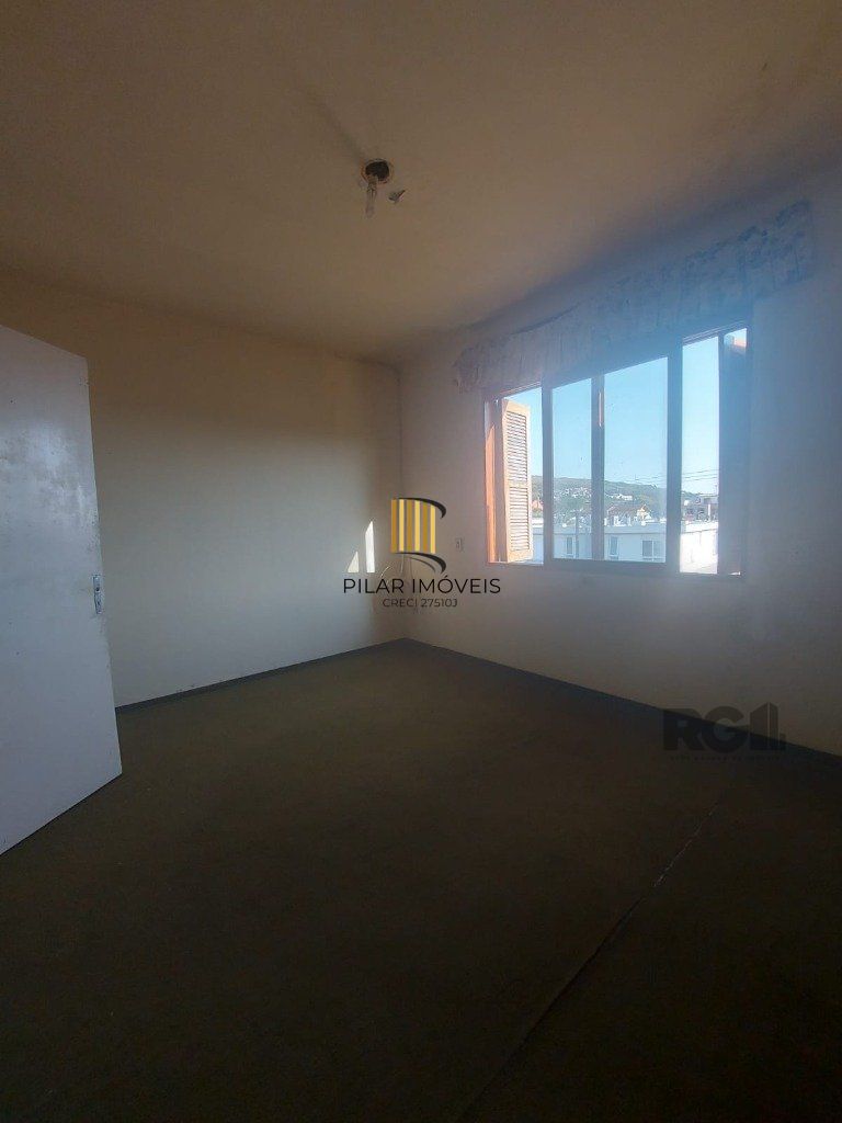Apartamento de 2 dormitórios, mais 1 quarto de empregada, próximo a av. Teresópolis