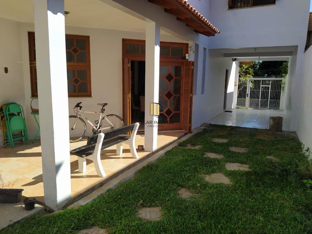 Casa 234m² - 3 dormitórios, 1 suíte e vaga para 6 carros no Jardim São Pedro