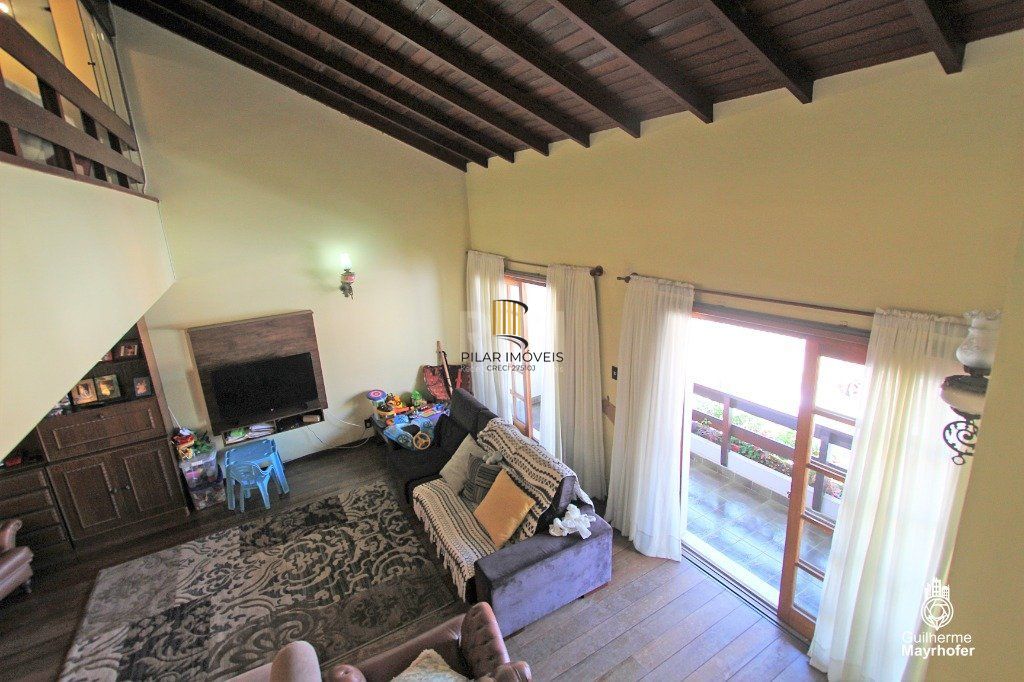 Casa para Venda - 326m², 3 dormitórios, sendo 3 suites, 4 vagas - Glória
