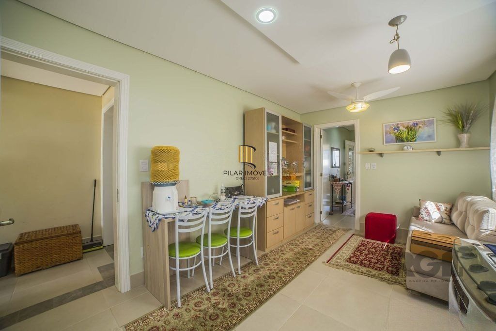 Casa de 4 dormitórios no bairro Glória