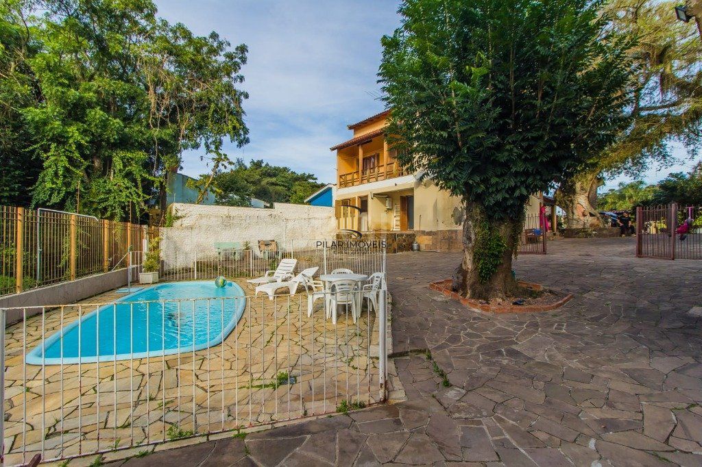 Casa para Venda - 300m², 4 dormitórios, sendo 1 suites, 3 vagas - Santa Isabel
