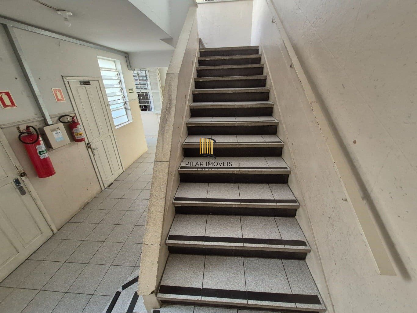 Apartamento de 1 dormitório à venda em Menino Deus, Porto Alegre.
