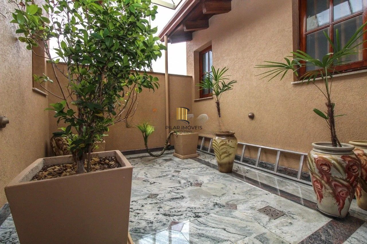 Casa 612m² - 3 suíte, 8 vagas no bairro Medianeira