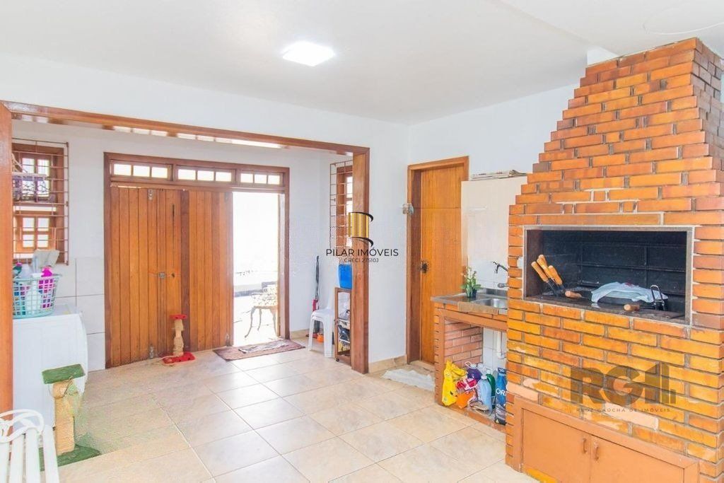 Casa de 4 dormitórios no bairro Cavalhada