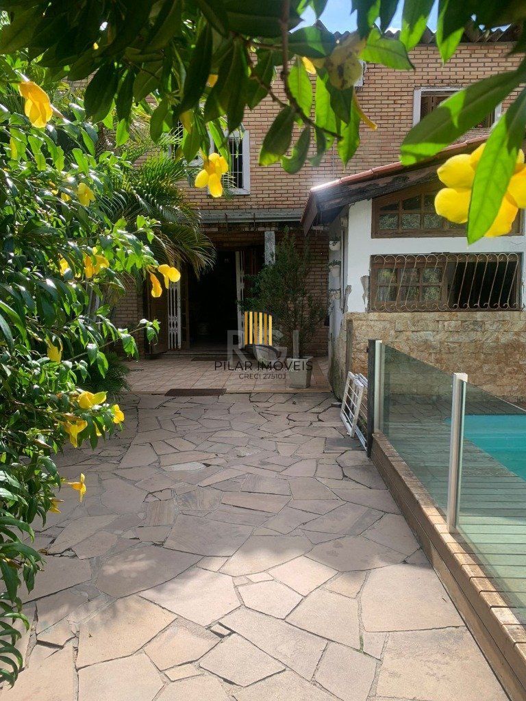 Casa 4 Dormitório(s) Bairro Nonoai