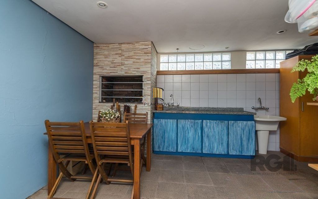 Cobertura 150m² - 3 dormitórios, 2 vagas no bairro Petrópolis