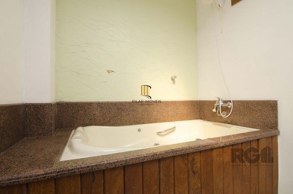 Excelente casa de 116m² com  2 dormitórios no bairro Cidade Baixa.