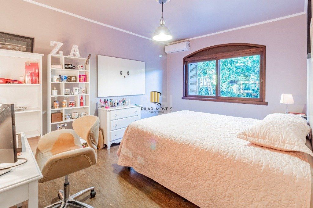 Casa de 3 dormitórios e 4 vagas de garagem no bairro Jardim Itu