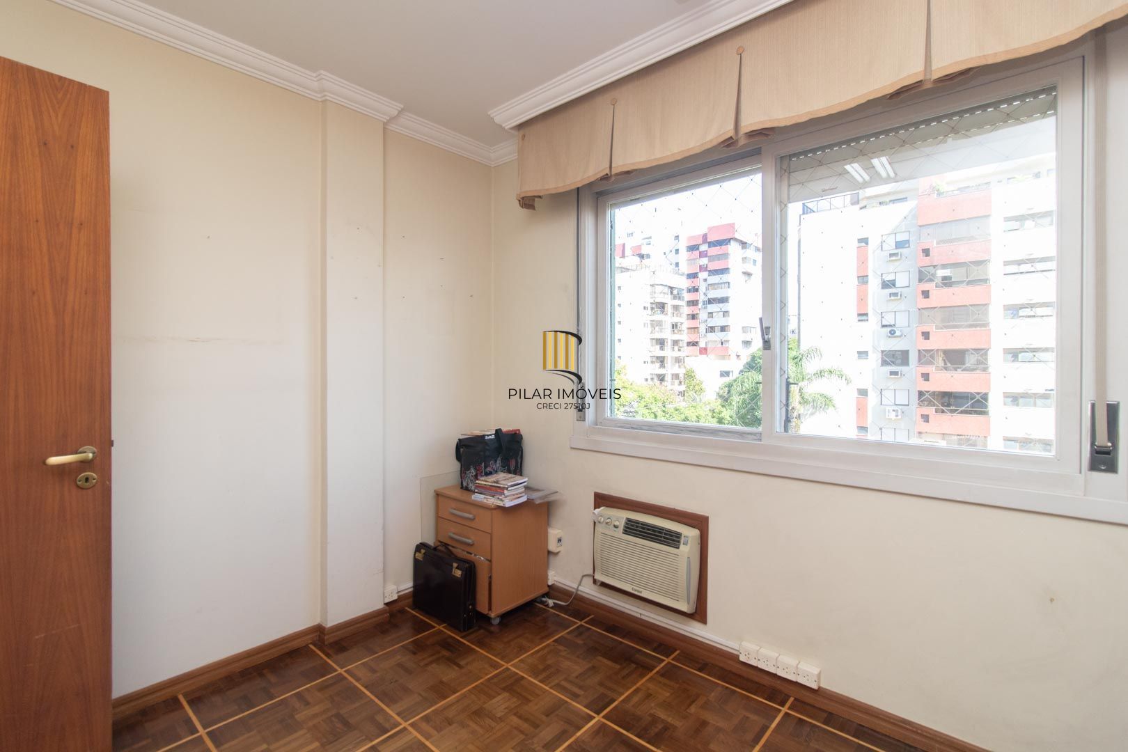 Apartamento de 03 dormitorios com suite e vaga coberta no bairro Menino Deus