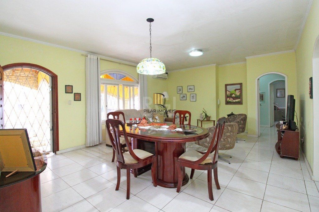 Casa 7 dormitórios no bairro Glória