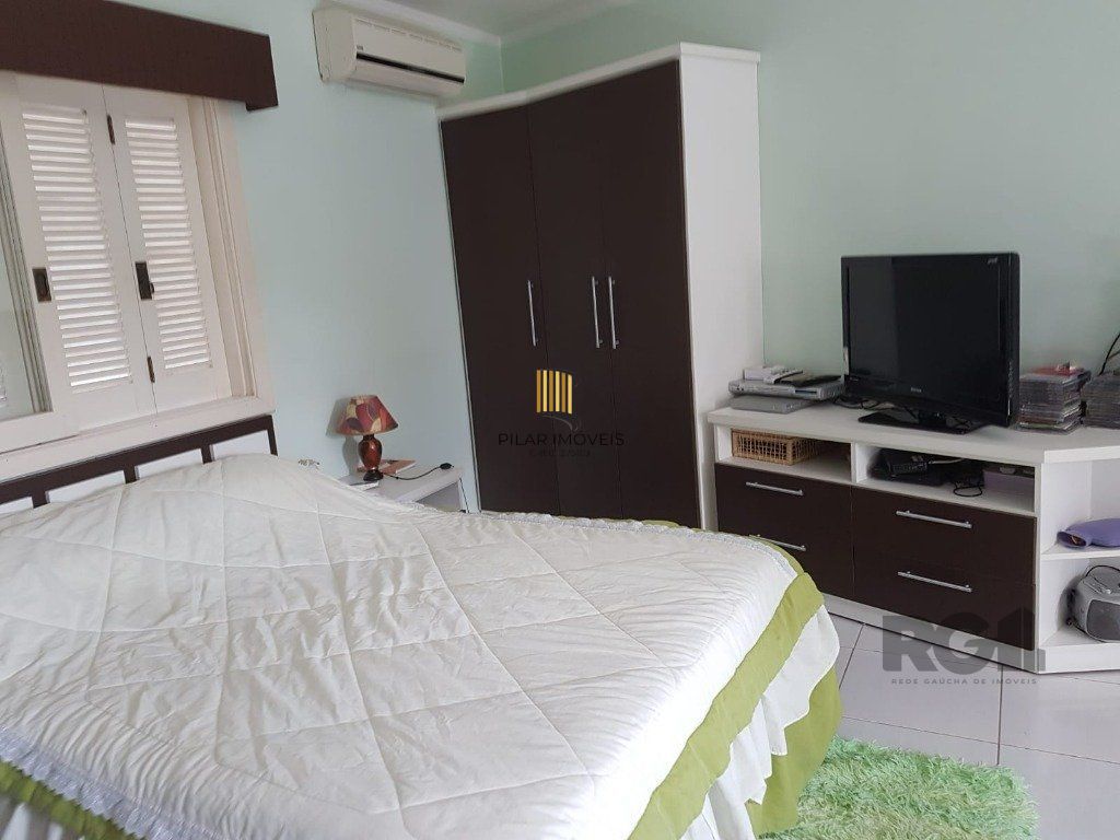Casa 4 dormitórios no bairro Centenário
