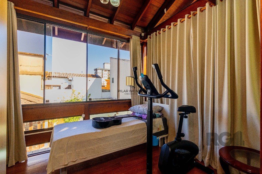 Casa de 4 dormitórios 304m² no bairro Jardim Lindóia