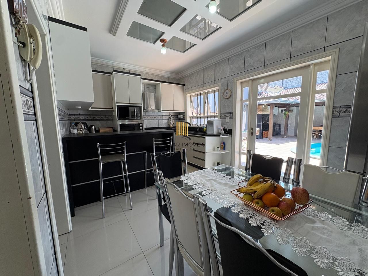 Casa residencial 234m² , 2 dormitórios no bairro Glória