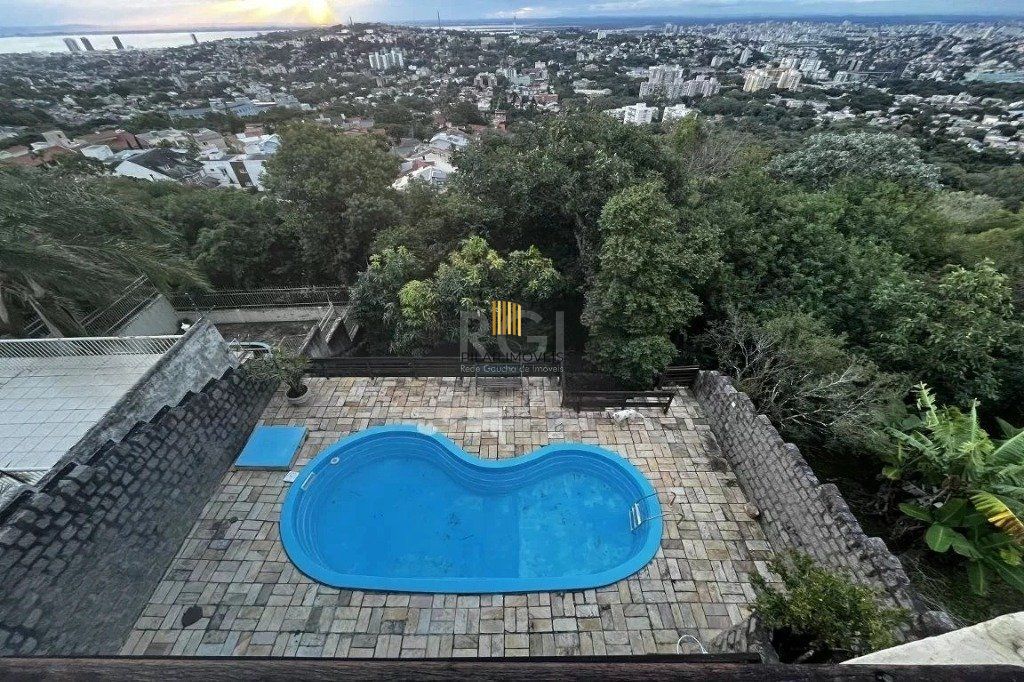 Casa 3 dor. sendo 1 suite, piscina, com vista panorâmica  no Morro Apamecor.