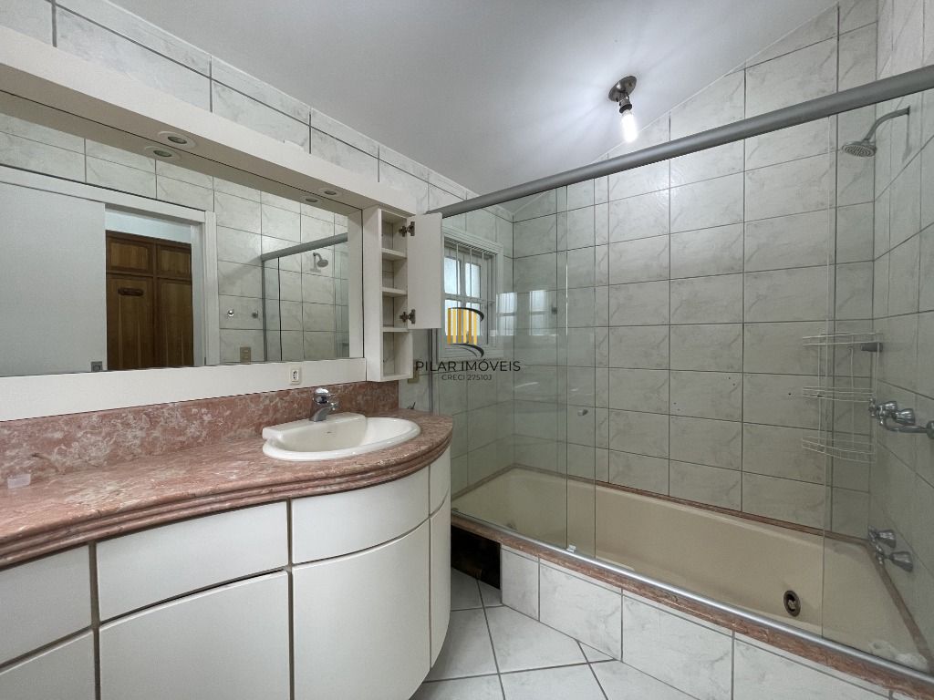 Casa 6 dormitórios no bairro Partenon