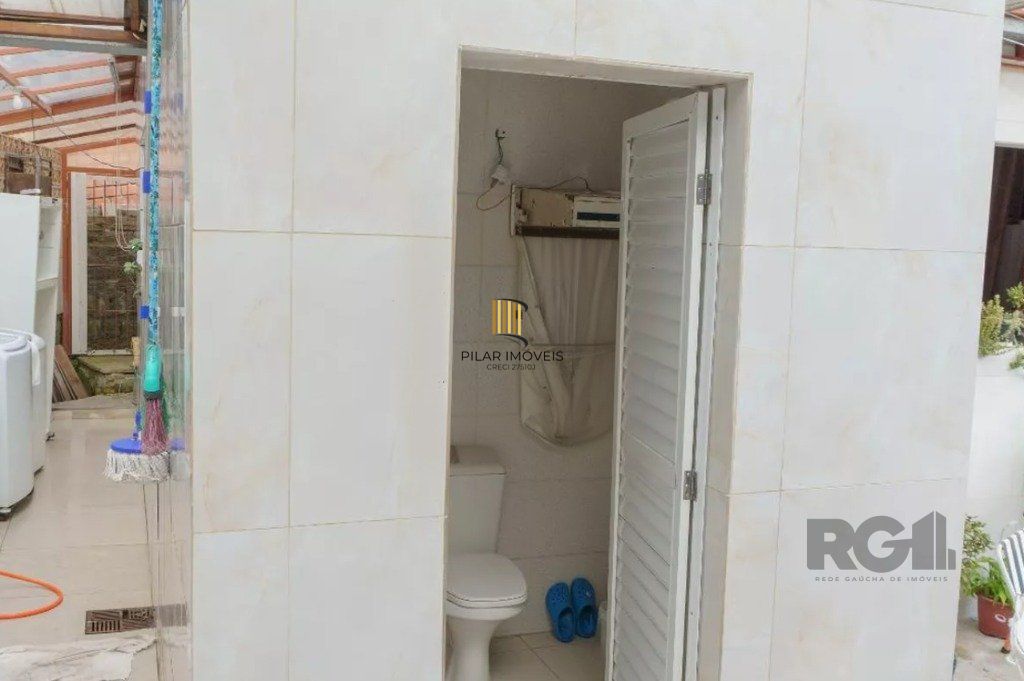 Casa 164m², 3 dormitórios, 3 vagas no bairro Jardim Carvalho