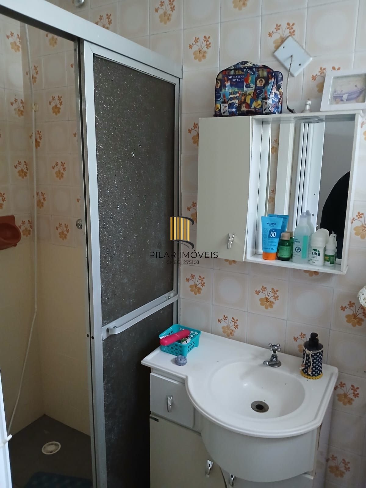 Apartamento de 02 dormitorios na Rua Nunes,bairro Medianeira -Porto Alegre