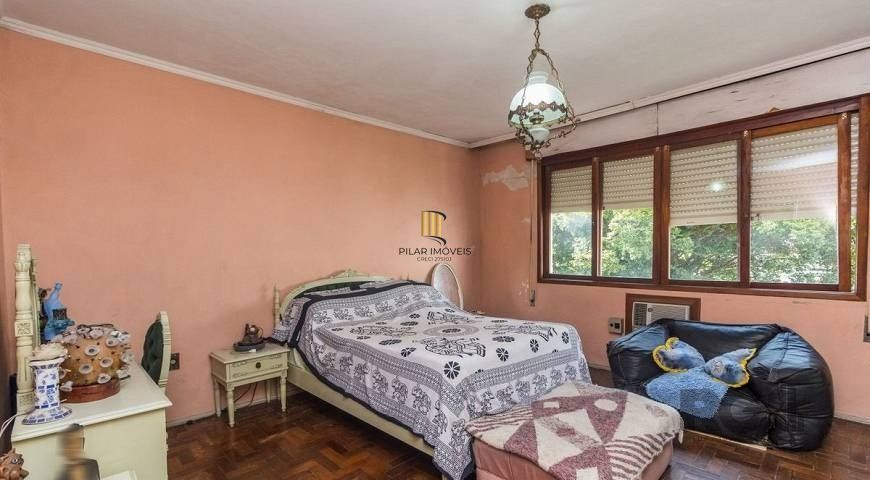Casa 250m² - 5 dormitórios, 2 suítes e 4 vagas no bairro Santa Maria Goretti