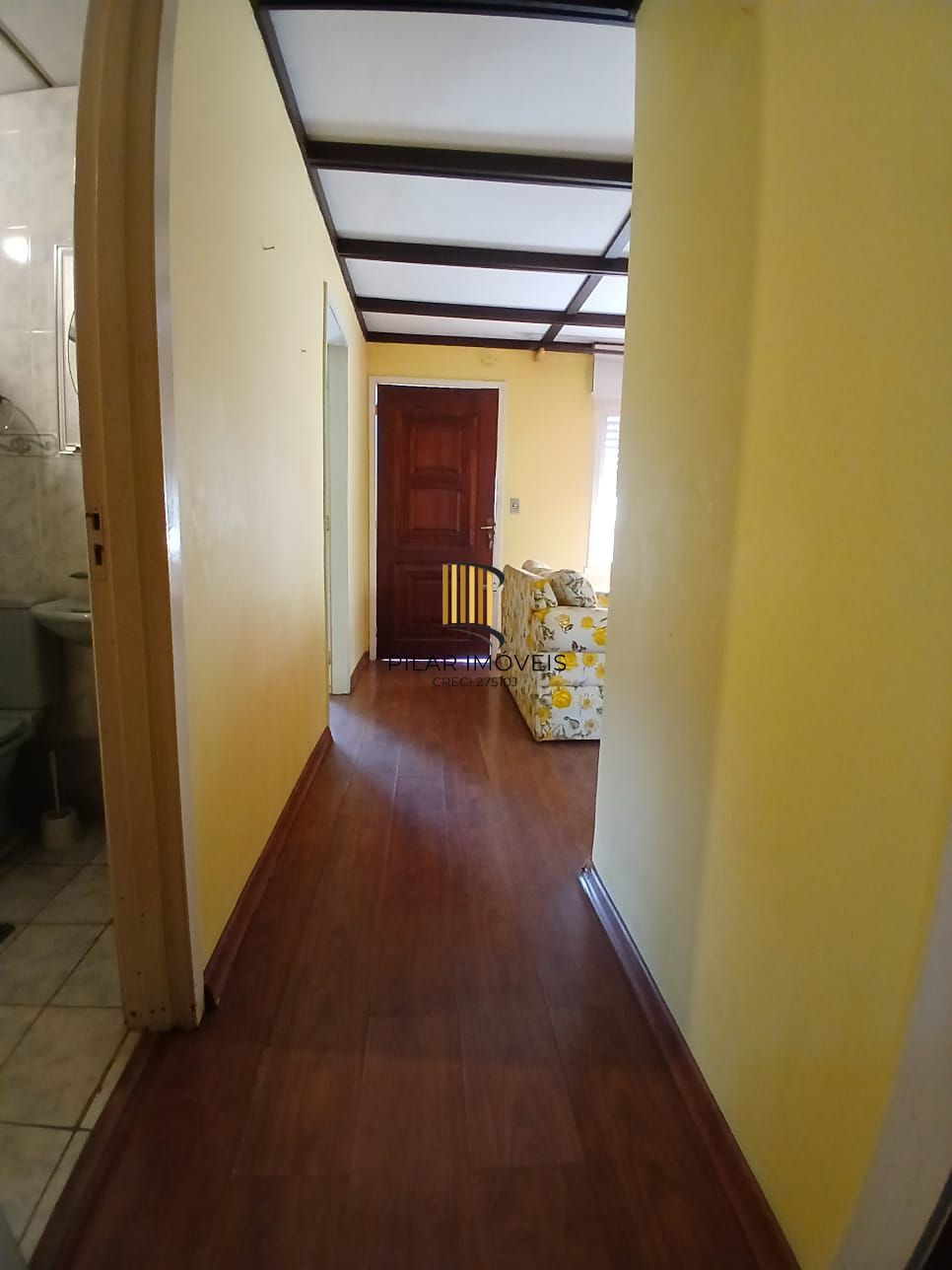 Ampla casa com patio no bairro Rubem Berta .