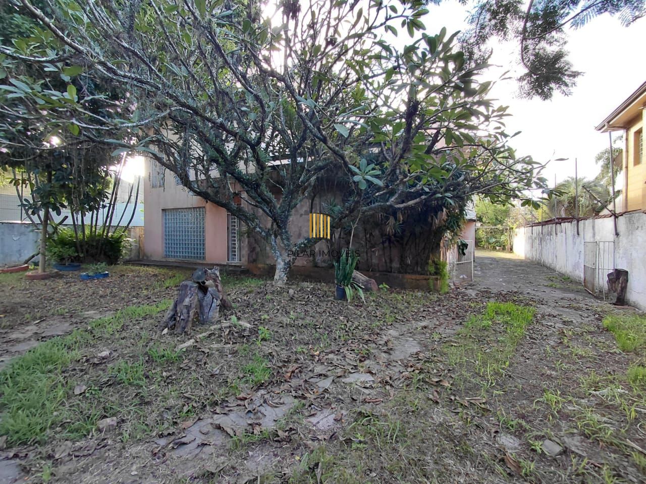 Ampla casa com pátio Bairro Teresópolis