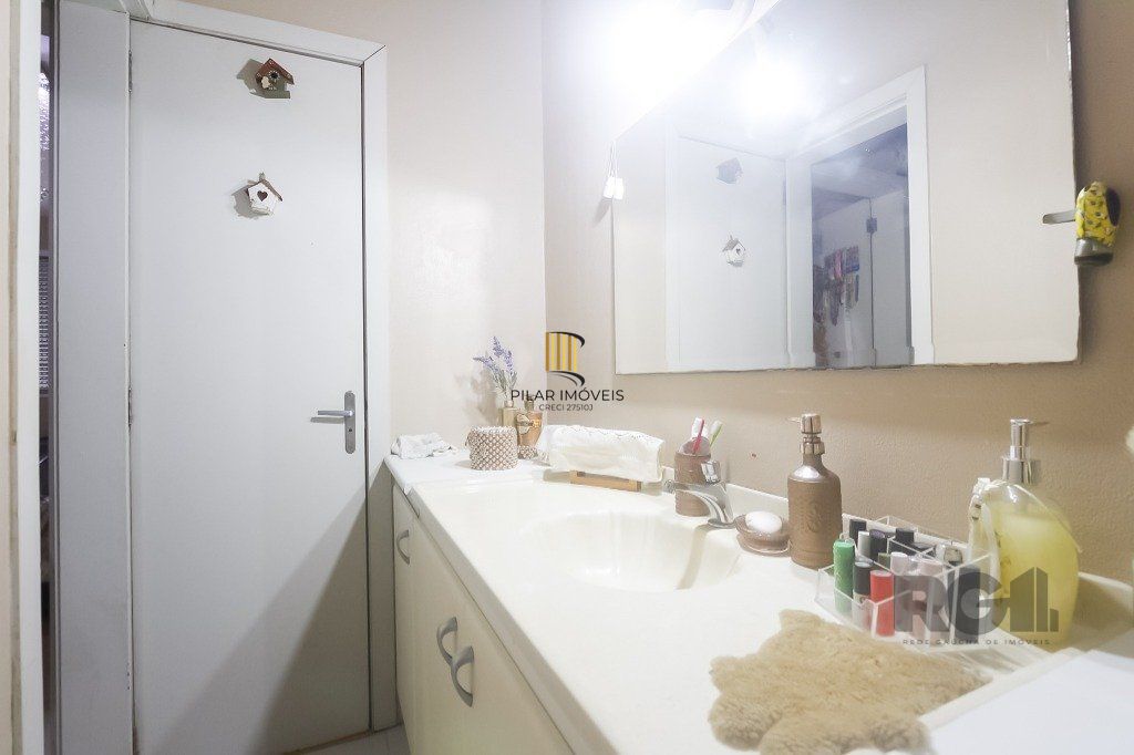 Casa em condomínio, 77m², 2 dormitórios e 2 vagas no bairro Humaitá