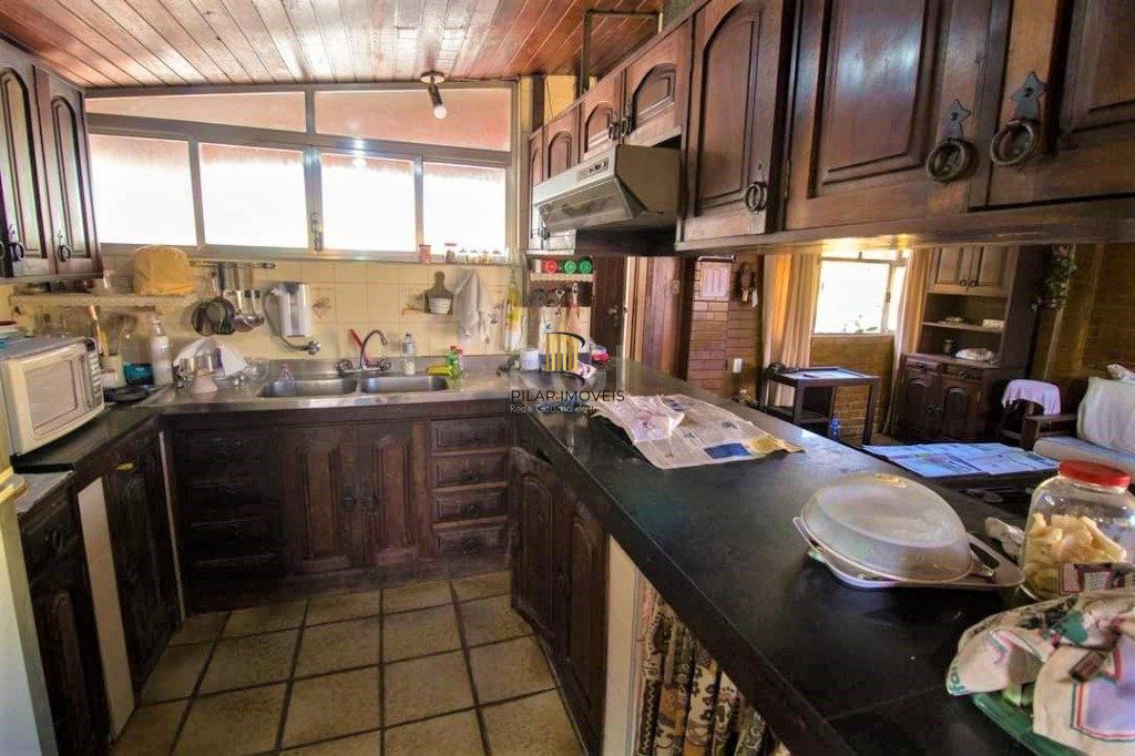 Casa para Venda - 287m², 3 dormitórios, sendo 2 suites, 4 vagas - Nonoai