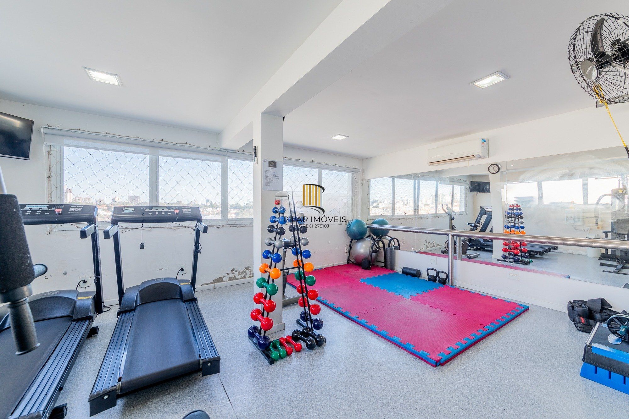 Apartamento com 3 quartos e 79m² à venda em Passo da Areia - Rua Bezerra De Menezes, Passo Da Areia, Porto Alegre