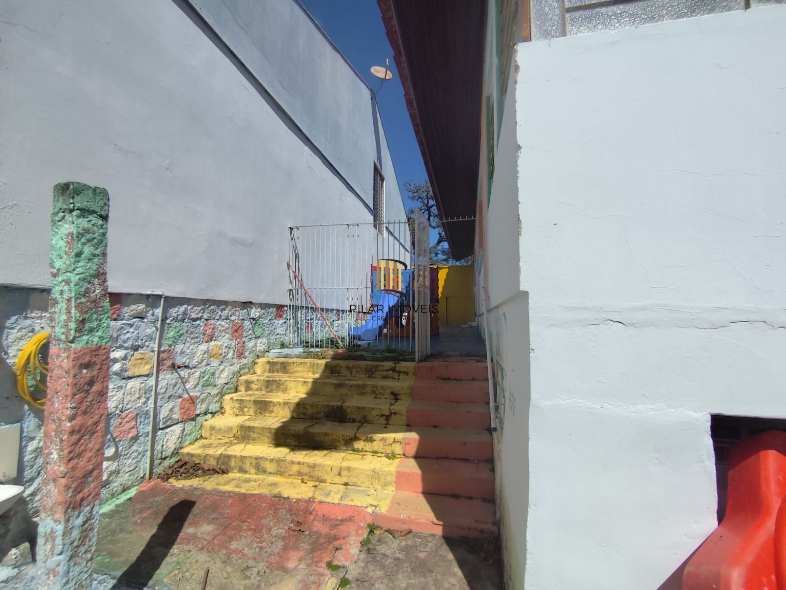 Casa de esquina 03 dormitórios Teresópolis