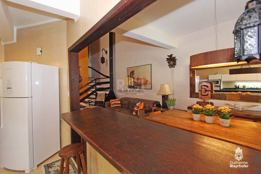 Casa para Venda - 240m², 5 dormitórios, sendo 1 suites, 3 vagas - Menino Deus