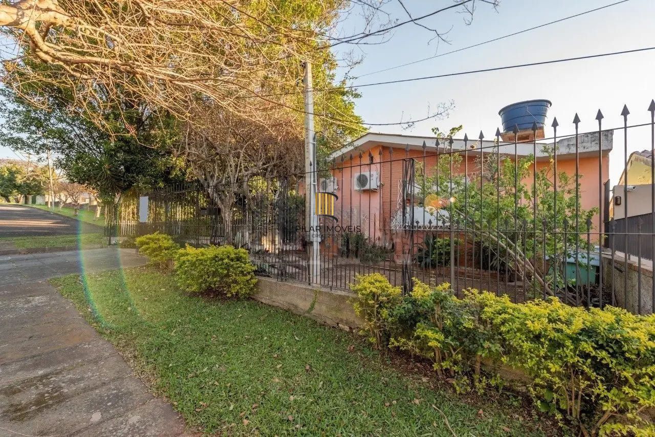 Casa de 3 dormitórios com 206m² à venda no Bairro Santa Tereza.