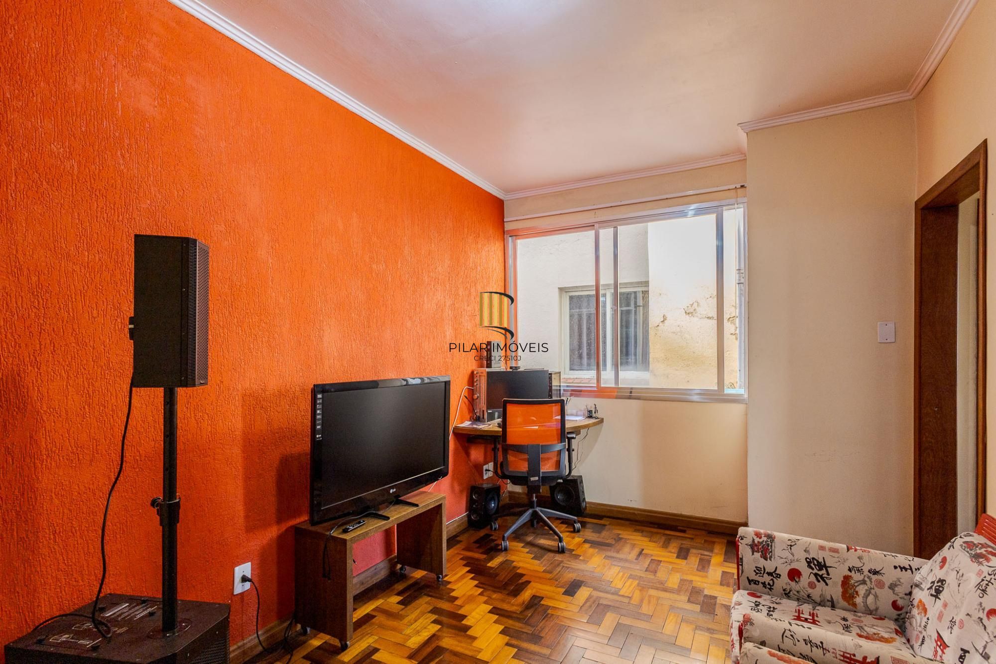 Apartamento de 02 dormitórios no bairro Petropolis em Porto alegre/RS.