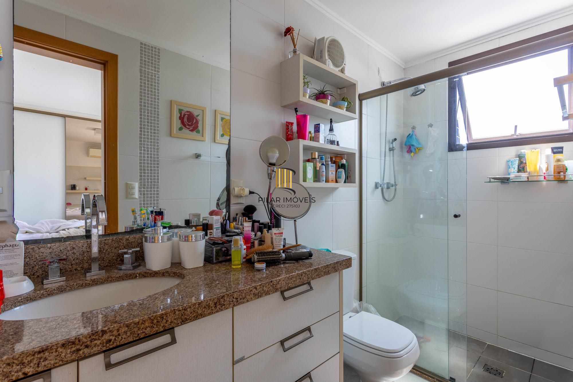 Apartamento à Venda com 2 Dormitórios (1 Suíte) e 2 Vagas Cobertas - Vila Ipiranga, Porto Alegre/RS